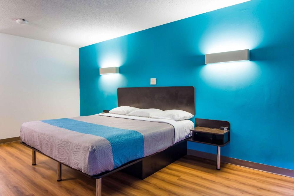 Deluxe King Room - Non-Smoking interior